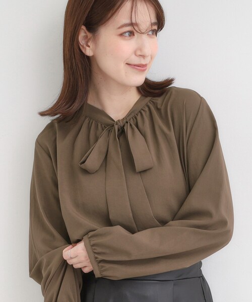 DRESKIP(ドレスキップ)の「【洗濯機可/S-LL】リボンブラウス(シャツ/ブラウス・レディース・ダークブラウン/ブルー/オフホワイト・04/03/02/01)」の2枚目の写真