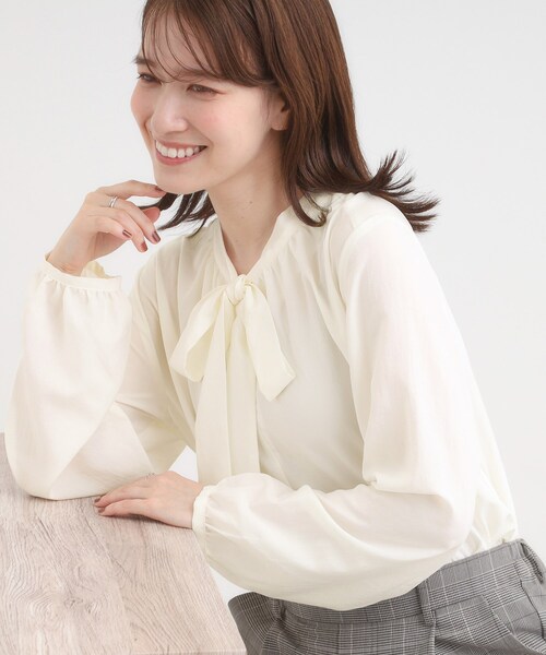 DRESKIP(ドレスキップ)の「【洗濯機可/S-LL】リボンブラウス(シャツ/ブラウス・レディース・ダークブラウン/ブルー/オフホワイト・04/03/02/01)」の1枚目の写真