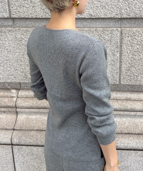 JENNE(ジェンヌ)の「Vネックウールニット(カーディガン/ボレロ・レディース・グレー/ブラック/モカ・LARGE/MEDIUM/SMALL)」の4枚目の写真
