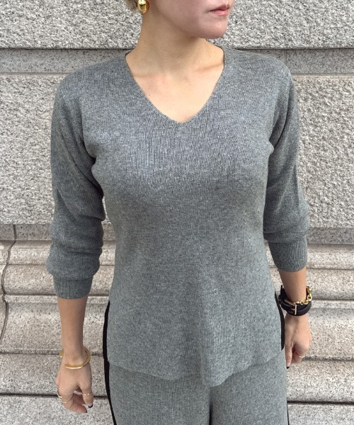 JENNE(ジェンヌ)の「Vネックウールニット(カーディガン/ボレロ・レディース・グレー/ブラック/モカ・LARGE/MEDIUM/SMALL)」の5枚目の写真
