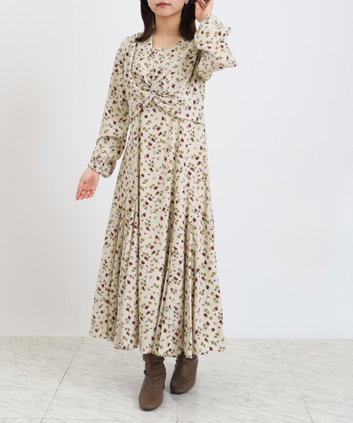 ASTORIA ODIER(アストリアオディール)の「ツイストフレアワンピース(花柄・千鳥格子柄)(ワンピース・レディース・キャメル/ブラック/グレイッシュベージュ・MEDIUM)」の1枚目の写真