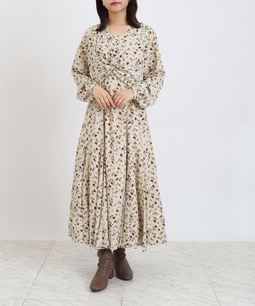 ASTORIA ODIER(アストリアオディール)の「ツイストフレアワンピース(花柄・千鳥格子柄)(ワンピース・レディース・キャメル/ブラック/グレイッシュベージュ・MEDIUM)」の4枚目の写真