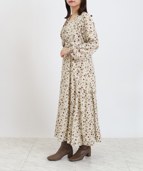 ASTORIA ODIER(アストリアオディール)の「ツイストフレアワンピース(花柄・千鳥格子柄)(ワンピース・レディース・キャメル/ブラック/グレイッシュベージュ・MEDIUM)」の5枚目の写真