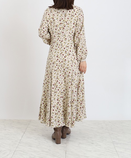 ASTORIA ODIER(アストリアオディール)の「ツイストフレアワンピース(花柄・千鳥格子柄)(ワンピース・レディース・キャメル/ブラック/グレイッシュベージュ・MEDIUM)」の6枚目の写真