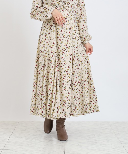 ASTORIA ODIER(アストリアオディール)の「ツイストフレアワンピース(花柄・千鳥格子柄)(ワンピース・レディース・キャメル/ブラック/グレイッシュベージュ・MEDIUM)」の10枚目の写真