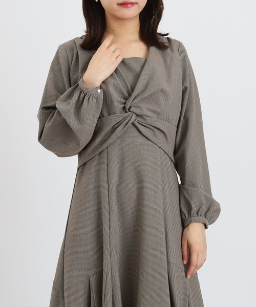 ASTORIA ODIER(アストリアオディール)の「ツイストフレアワンピース(花柄・千鳥格子柄)(ワンピース・レディース・キャメル/ブラック/グレイッシュベージュ・MEDIUM)」の14枚目の写真