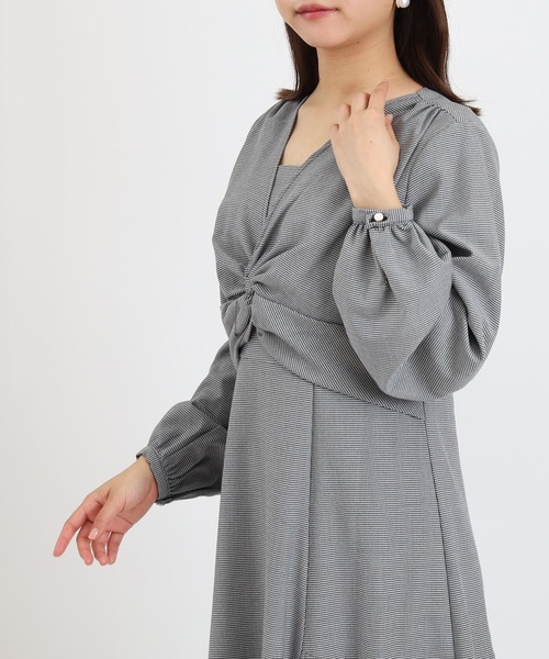 ASTORIA ODIER(アストリアオディール)の「ツイストフレアワンピース(花柄・千鳥格子柄)(ワンピース・レディース・キャメル/ブラック/グレイッシュベージュ・MEDIUM)」の22枚目の写真