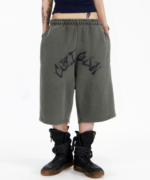CRIGUN(クリガン)の「アートワークバミューダパンツピグメントKHAKI(その他パンツ・レディース・カーキ・MEDIUM/LARGE/X-LARGE)」の1枚目の写真