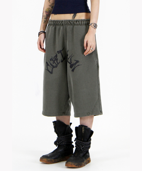 CRIGUN(クリガン)の「アートワークバミューダパンツピグメントKHAKI(その他パンツ・レディース・カーキ・MEDIUM/LARGE/X-LARGE)」の2枚目の写真