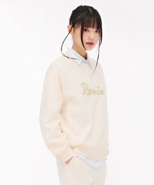 CHASECULT(チェイスカルト)の「女性レタリンググラフィックスウェットシャツ-アイボリー(スウェット・レディース・アイボリー・90/85)」の4枚目の写真
