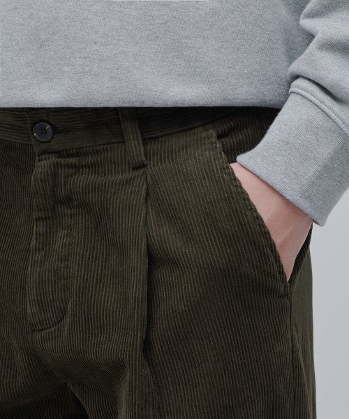 MUSINSA STANDARD(ムシンサスタンダード)の「ワイドコーデュロイパンツ【ダスティカーキ】(その他パンツ・メンズ・その他・29/30/31/33/26/27/28/38/36/34/32)」の5枚目の写真