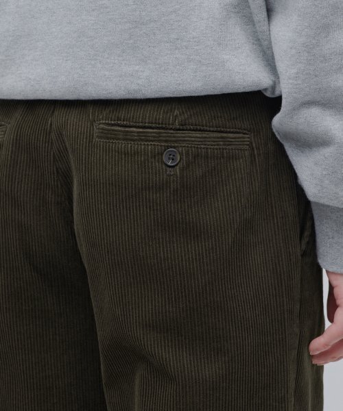 MUSINSA STANDARD(ムシンサスタンダード)の「ワイドコーデュロイパンツ【ダスティカーキ】(その他パンツ・メンズ・その他・29/30/31/33/26/27/28/38/36/34/32)」の6枚目の写真