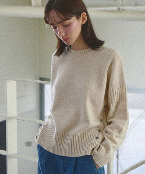 SLOWLOLLI（スローローリ）の「[ウール50%] コージーラムウールニット_4カラー（ニット/セーター・レディース・ダークパープル/グレー/チャコール/アイボリー・FREE）」の7枚目の写真