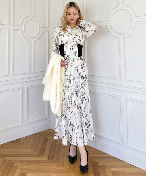ROYAL PARTY(ロイヤルパーティー)の「フラワープリントコルセット風シャツワンピース(シャツワンピース・レディース・ブラック/オフホワイト・FREE)」の14枚目の写真