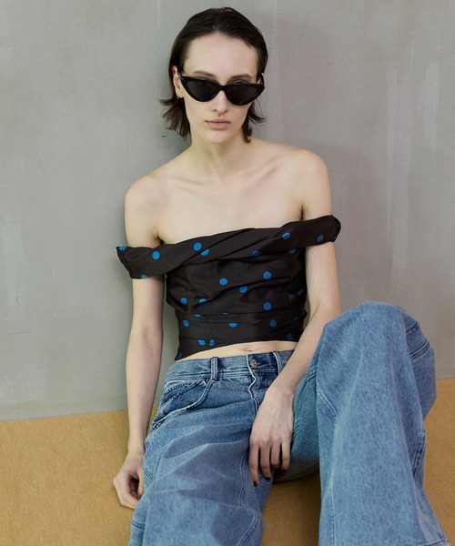 MAISON SPECIAL(メゾンスペシャル)の「Twist Off-Shoulder Blouse/ツイストオフショルビスチェ(その他トップス・レディース・ブラウン/ダークブラック/ブラック・FREE)」の8枚目の写真