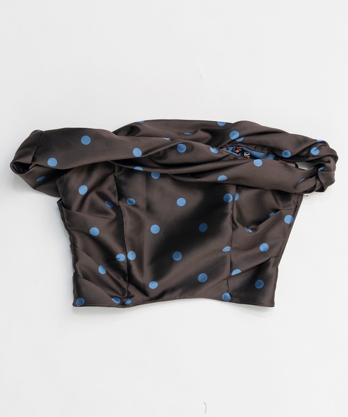 MAISON SPECIAL(メゾンスペシャル)の「Twist Off-Shoulder Blouse/ツイストオフショルビスチェ(その他トップス・レディース・ブラウン/ダークブラック/ブラック・FREE)」の16枚目の写真