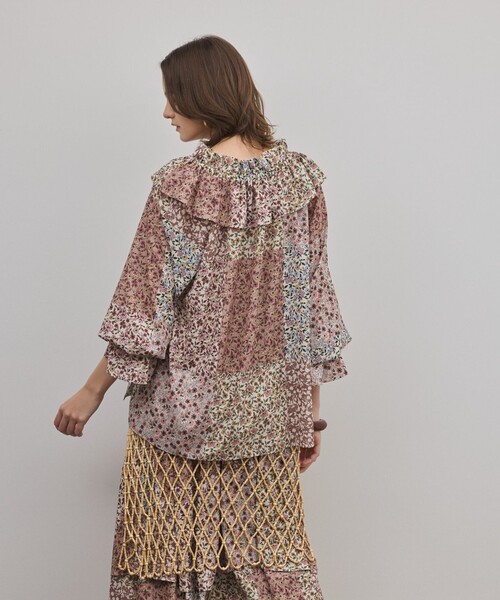 GRACE CONTINENTAL(グレースコンチネンタル)の「パッチワークプリントカフタンブラウス(シャツ/ブラウス・レディース・ベージュ・38/36)」の5枚目の写真