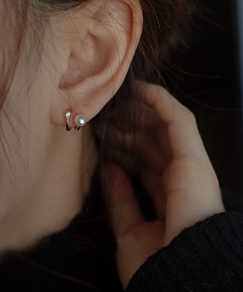 yu-ka(ユーカ)の「YU-KA:パールデザインスタッドピアス Pearl design stud pierce(ピアス(両耳用)・レディース・ゴールド/ピンクゴールド・FREE)」の1枚目の写真