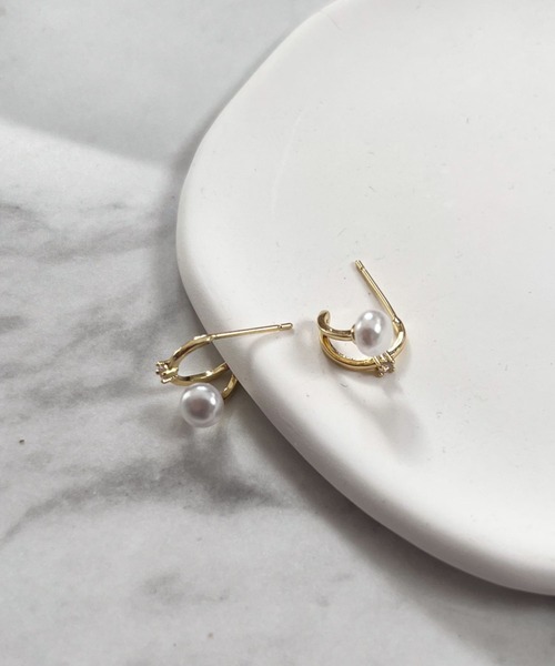 yu-ka(ユーカ)の「YU-KA:パールデザインスタッドピアス Pearl design stud pierce(ピアス(両耳用)・レディース・ゴールド/ピンクゴールド・FREE)」の5枚目の写真
