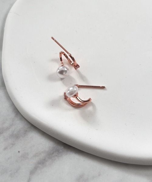 yu-ka(ユーカ)の「YU-KA:パールデザインスタッドピアス Pearl design stud pierce(ピアス(両耳用)・レディース・ゴールド/ピンクゴールド・FREE)」の3枚目の写真