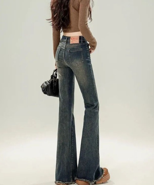 Teem Store(チームストア)の「裾フリンジ ストレッチフレアデニムパンツ 美脚効果(デニムパンツ・レディース・ダークグレー・M/L)」の4枚目の写真