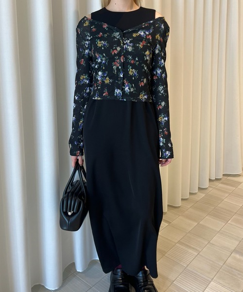 Ameri(アメリ)の「SHEER RIB CARDIGAN WITH STRAIGHT DRESS(ワンピース・レディース・アイボリー/ブラック・SMALL/MEDIUM)」の15枚目の写真