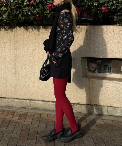 Ameri(アメリ)の「SHEER RIB CARDIGAN WITH STRAIGHT DRESS(ワンピース・レディース・アイボリー/ブラック・SMALL/MEDIUM)」の21枚目の写真