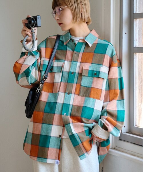 CIAOPANIC TYPY（チャオパニックティピー）の「【乾きやすい◎】ユニセックス/パナマ織り/袖配色/チェックシャツジャケット（シャツ/ブラウス・レディース・ベージュ/ピンク/ブラウン/グリーン・MEDIUM/LARGE）」の5枚目の写真