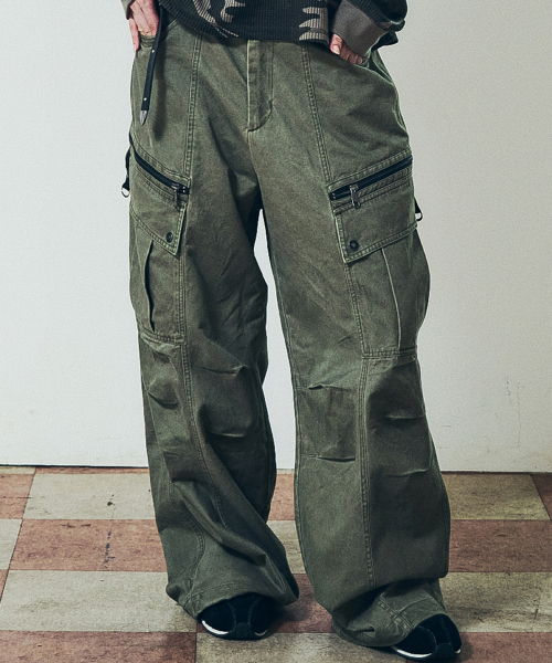 AAKAM（アーカム）の「Knee Pin-Tuck Zippered Cargo Pants (Khaki)（その他パンツ・レディース・その他・2/1）」の4枚目の写真