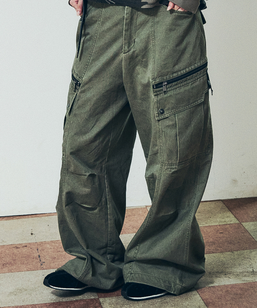 AAKAM（アーカム）の「Knee Pin-Tuck Zippered Cargo Pants (Khaki)（その他パンツ・レディース・その他・2/1）」の5枚目の写真