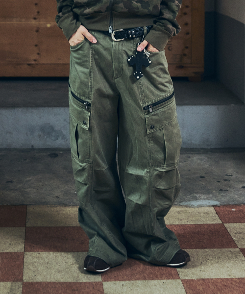 AAKAM（アーカム）の「Knee Pin-Tuck Zippered Cargo Pants (Khaki)（その他パンツ・レディース・その他・2/1）」の8枚目の写真