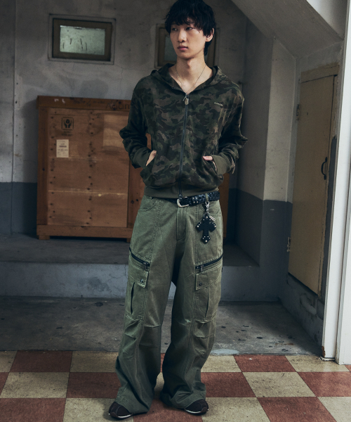 AAKAM（アーカム）の「Knee Pin-Tuck Zippered Cargo Pants (Khaki)（その他パンツ・レディース・その他・2/1）」の9枚目の写真