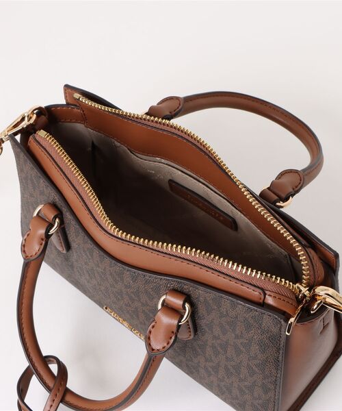 MICHAEL KORS(マイケルコース)の「ARDEN SM TZ MSGR クロスボディ(ショルダーバッグ・レディース・ブラウン・FREE)」の4枚目の写真