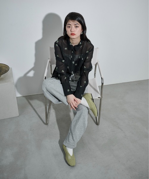 THE YOn（ザヨン）の「フェイクレザーヒールメッシュパンプス（パンプス・レディース・セージグリーン/ピンク/ホワイト・39/38/37）」の14枚目の写真