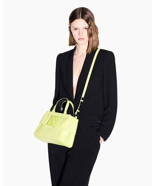 ARMANI EXCHANGE(アルマーニエクスチェンジ)の「【A|X アルマーニ エクスチェンジ】BOXロゴバックル パンチングミニハンドバッグ(ハンドバッグ・レディース・オフホワイト/ライトグリーン・FREE)」の1枚目の写真