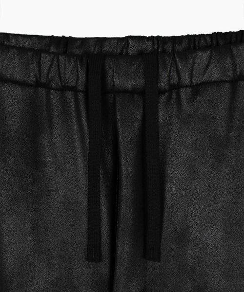 LAD MUSICIAN（ラッドミュージシャン）の「STRETCH FAUX LEATHER JERSEY STRAIGHT PANTS（スウェットパンツ・メンズ・ブラック・42/46/44）」の9枚目の写真