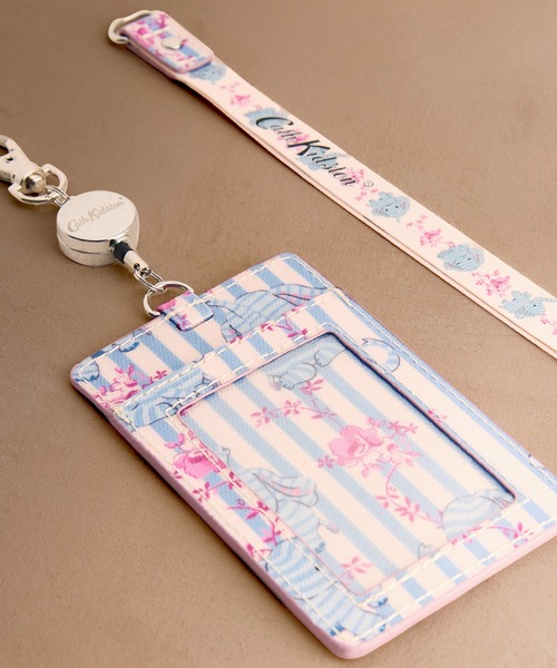 Cath Kidston(キャスキッドソン)の「ランヤード Nana The Elephant(パスケース・レディース・ブルー・FREE)」の2枚目の写真
