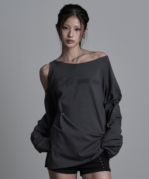 as you are(アズユーアー)の「カットアウトピアスロングスリーブチャコール(Tシャツ/カットソー・レディース・その他・OS)」の2枚目の写真