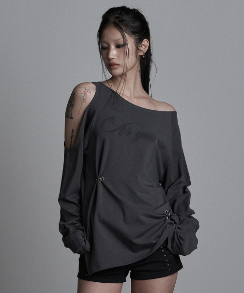 as you are(アズユーアー)の「カットアウトピアスロングスリーブチャコール(Tシャツ/カットソー・レディース・その他・OS)」の3枚目の写真