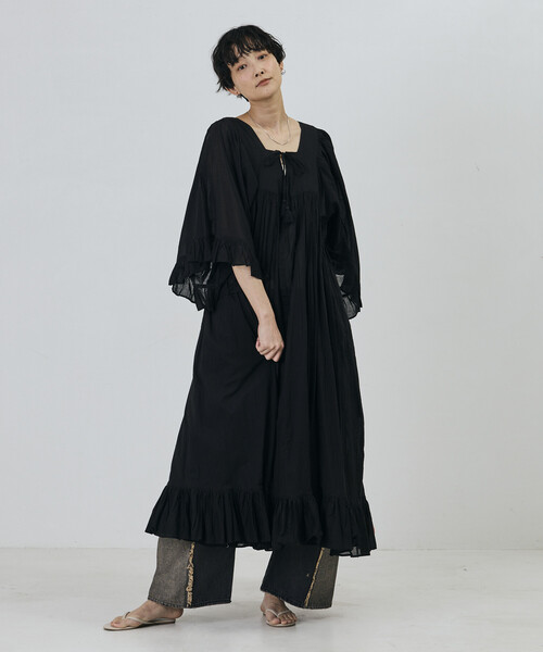 Freada(フリーダ)の「Freada/フリーダ インド スクエアネック フリルドレス(ワンピース・レディース・ブラック/レッド・ONE SIZE)」の2枚目の写真