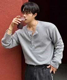 NOWLE（ノウル）の「【NOWLE】5ボタン サーマルテクスチャー リラックス ヘンリーネック 長袖Tシャツ（Tシャツ/カットソー）」