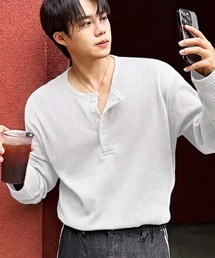 NOWLE（ノウル）の「【NOWLE】5ボタン サーマルテクスチャー リラックス ヘンリーネック 長袖Tシャツ（Tシャツ/カットソー）」