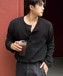 NOWLE（ノウル）の「【NOWLE】5ボタン サーマルテクスチャー リラックス ヘンリーネック 長袖Tシャツ（Tシャツ/カットソー）」