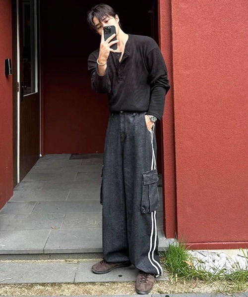 NOWLE（ノウル）の「【NOWLE】5ボタン サーマルテクスチャー リラックス ヘンリーネック 長袖Tシャツ（Tシャツ/カットソー・メンズ・ブラック/ホワイト/グレー・SMALL/MEDIUM/LARGE/X-LARGE）」の9枚目の写真