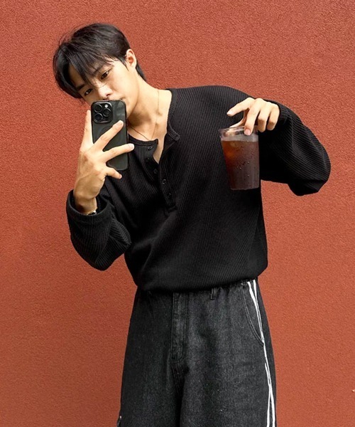 NOWLE（ノウル）の「【NOWLE】5ボタン サーマルテクスチャー リラックス ヘンリーネック 長袖Tシャツ（Tシャツ/カットソー・メンズ・ブラック/ホワイト/グレー・SMALL/MEDIUM/LARGE/X-LARGE）」の19枚目の写真