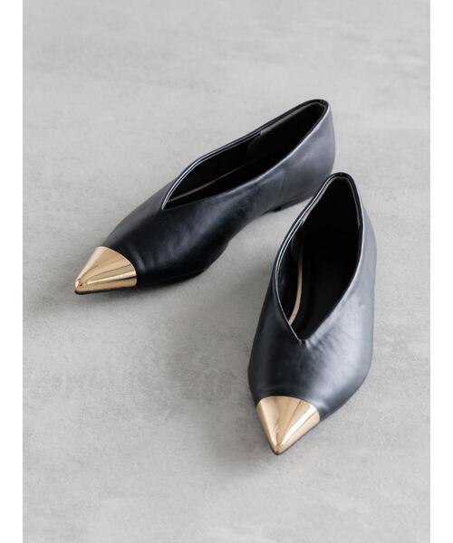 Te chichi(テチチ)の「ポインテッドメタルフラットシューズ(パンプス・レディース・チャコールグレー/ブラック・37/38)」の1枚目の写真