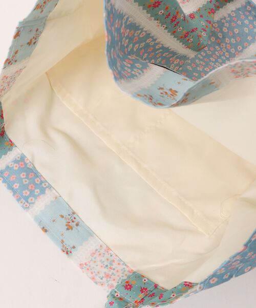 TONE SELECT GOODS(トーンセレクトグッズ)の「【urge select】小花柄 プリント トートバッグ【A4サイズ収納可能】(トートバッグ・レディース・ピンク系/ブルー系・FREE)」の5枚目の写真