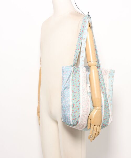 TONE SELECT GOODS(トーンセレクトグッズ)の「【urge select】小花柄 プリント トートバッグ【A4サイズ収納可能】(トートバッグ・レディース・ピンク系/ブルー系・FREE)」の6枚目の写真