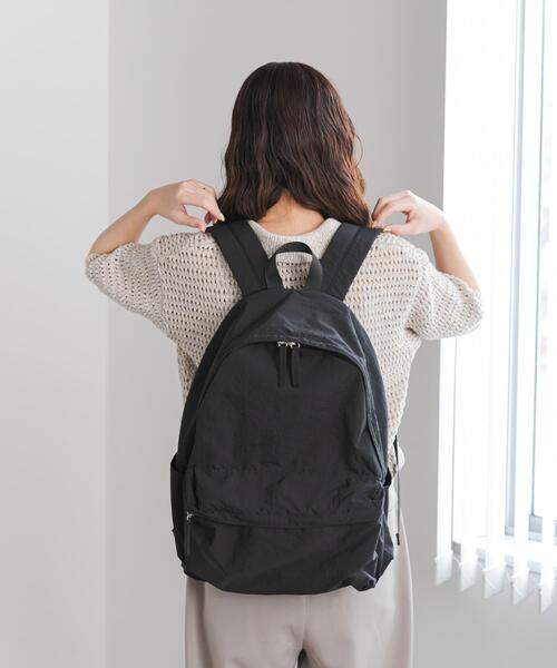 URBAN RESEARCH DOORS（アーバンリサーチドアーズ）の「ウォッシャブルマルチ収納リュック（バックパック/リュック・レディース・チャコールグレー/ブラック・ONE）」の5枚目の写真