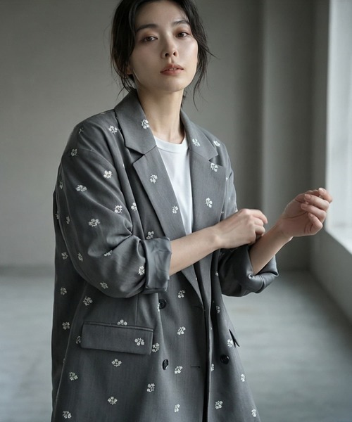 STYLE DELI(スタイルデリ)の「【BLK001】花柄刺繍ツイルテーラードジャケット(テーラードジャケット・レディース・グリーン/グレー/ブラック・FREE)」の2枚目の写真